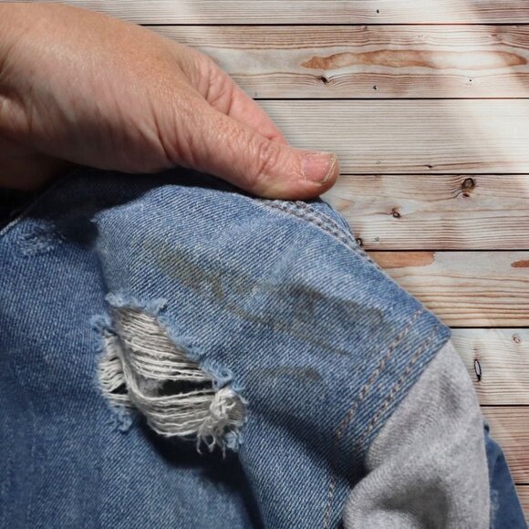 American Eagle Distressed Denim Jacket Size Small - Picture 6 of 6